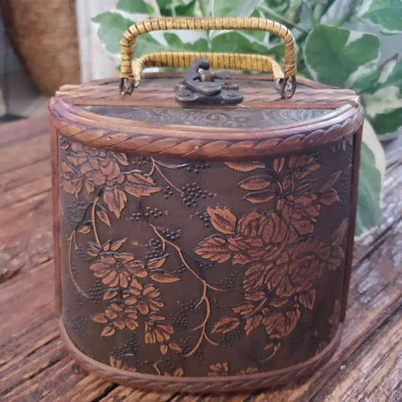 Vintage Floral Embossed Handbag Box - Picture 5 of 12